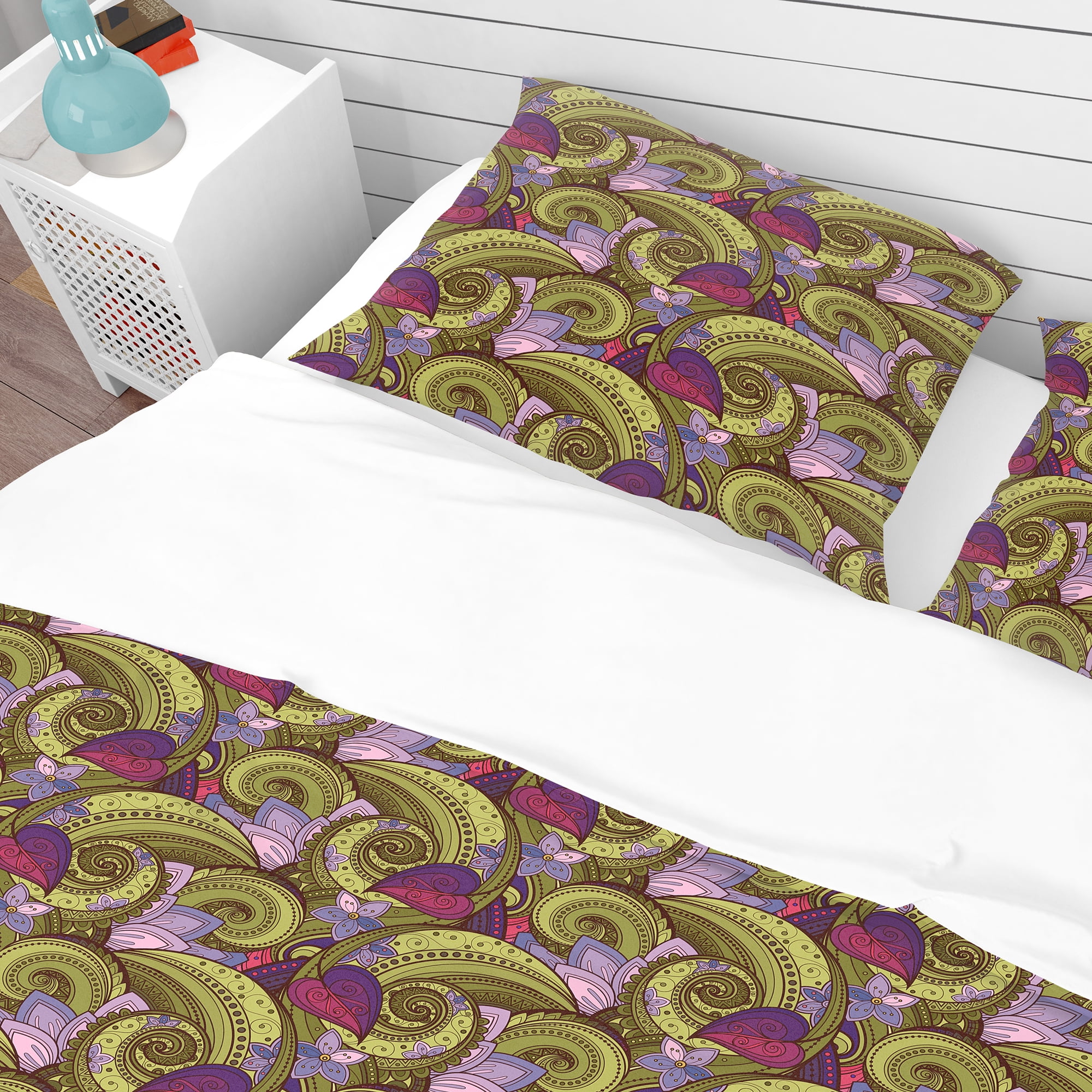Designart 'Floral Pattern, Paisley Garden Style' Bohemian & Eclectic Duvet Cover Set