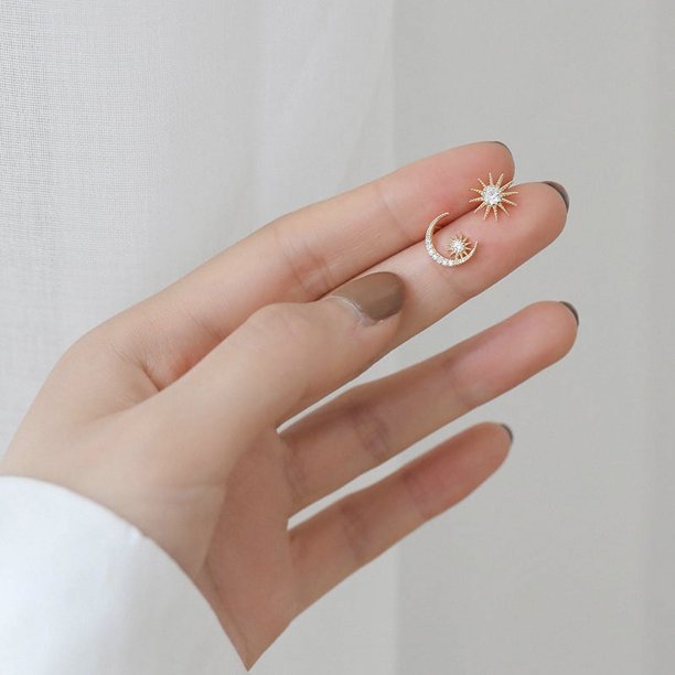 Pendientes de botón asimétricos con forma de sol, luna y estrella chapados en plata de ley 925 para mujer