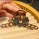 thumbnail image 1 of Elegante horquilla de alta gama con forma de tiburón y pinza para el pelo de plumas negras grandes para mujer, 1 of 6