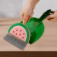 thumbnail image 1 of Juego de mini recogedor y cepillo, pequeño ayudante de limpieza del hogar, regalos de cumpleaños, juego de escoba para niños pequeños para desarrollar sandía, 1 of 10