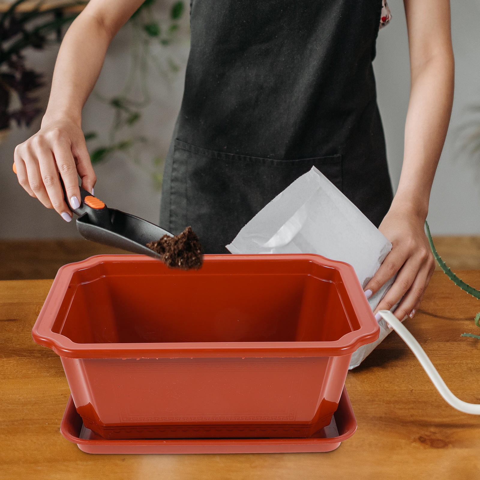 FENGGUIQU Set of 2 Large Dark Red Plastic Planter Pots for Small Plants, Ideal for Gardening Hobbyists and Indoor Outdoor Use