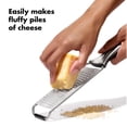 thumbnail image 3 of Rejilla de acero inoxidable grabada afilada Grater OXO Steel, 3 of 6