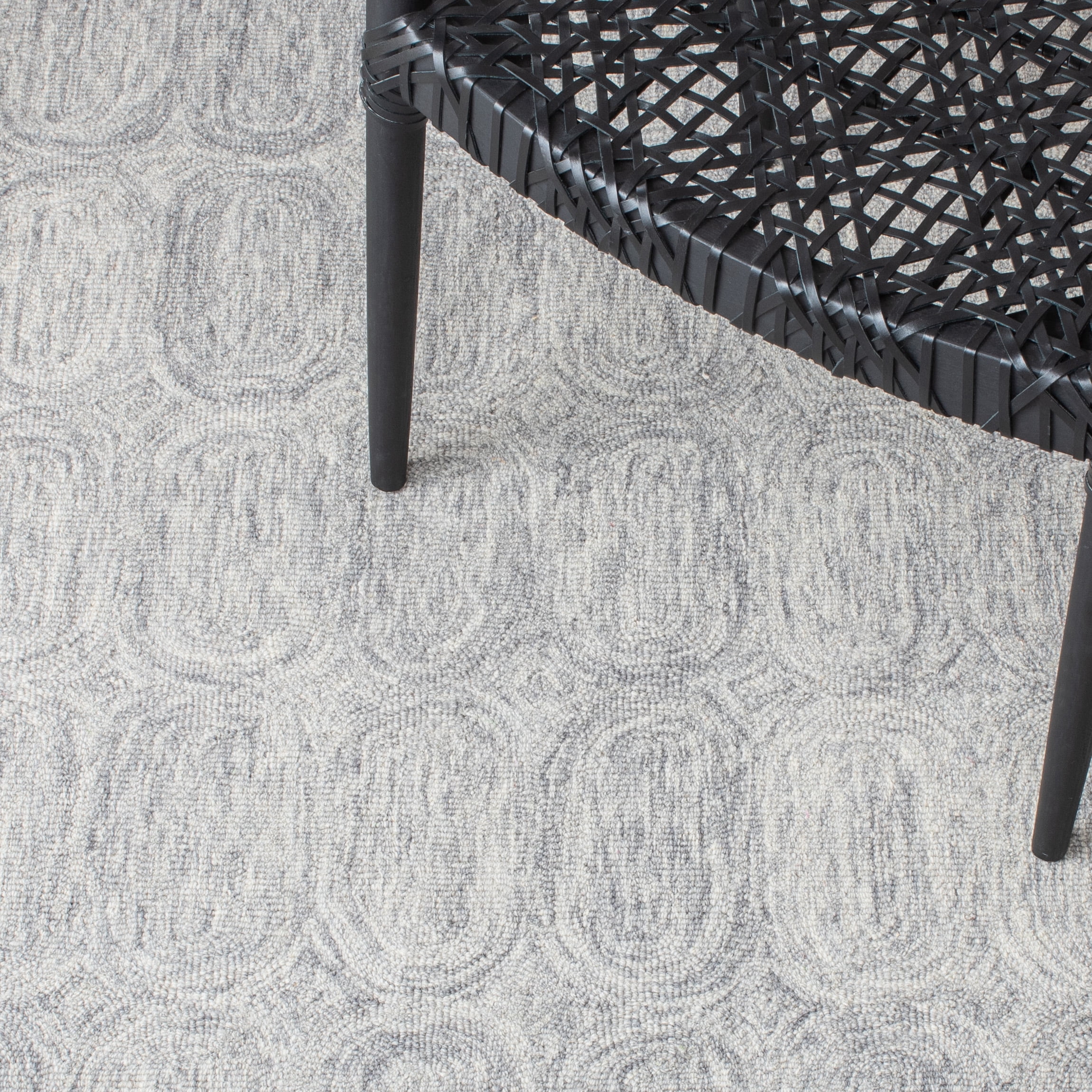 SAFAVIEH Metro Wichita Geometric Area Rug, Grey, 6' x 6' Square