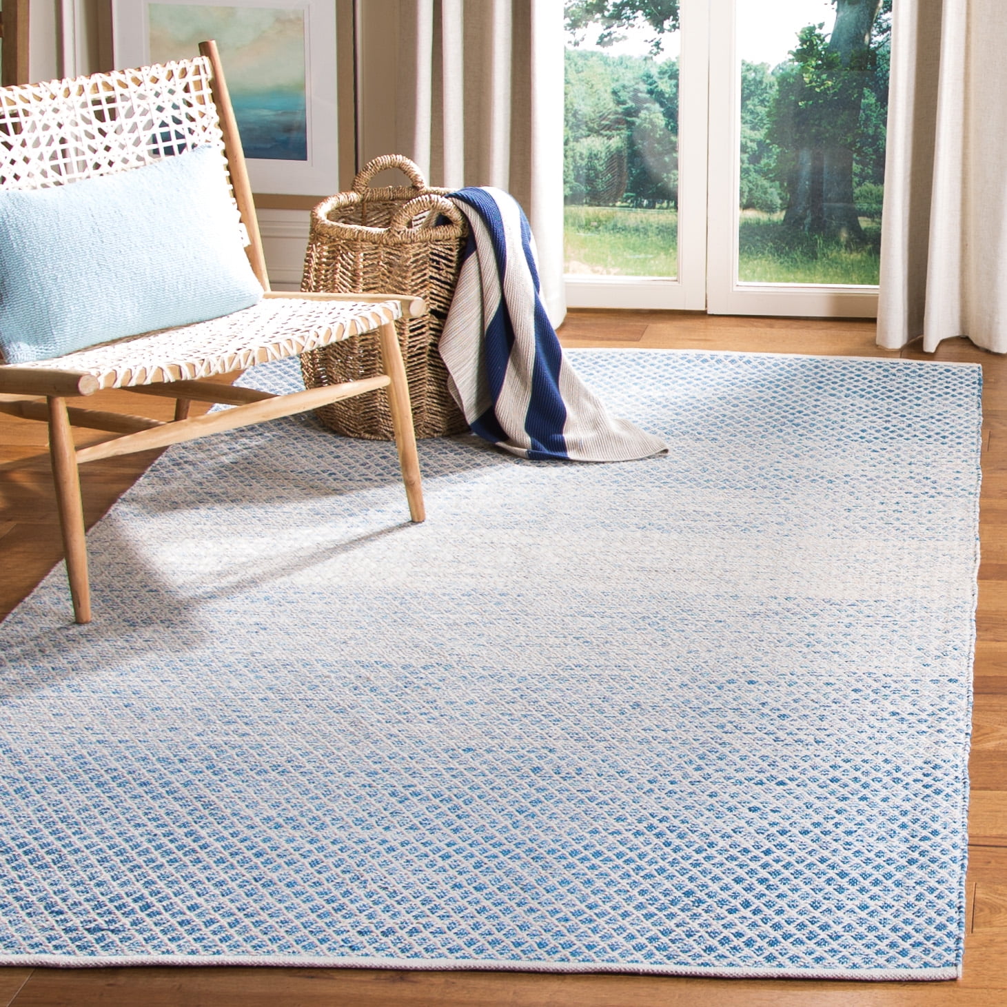 SAFAVIEH Montauk Vaughn Geometric Cotton Area Rug, Blue/Ivory, 4' x 4' Square