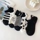 thumbnail image 1 of Calcetines de barco con dibujos de vaca en blanco y negro para mujer, de otoño e invierno, bonitos calcetines de algodón y poliéster de tubo corto para mujer, 1 of 1