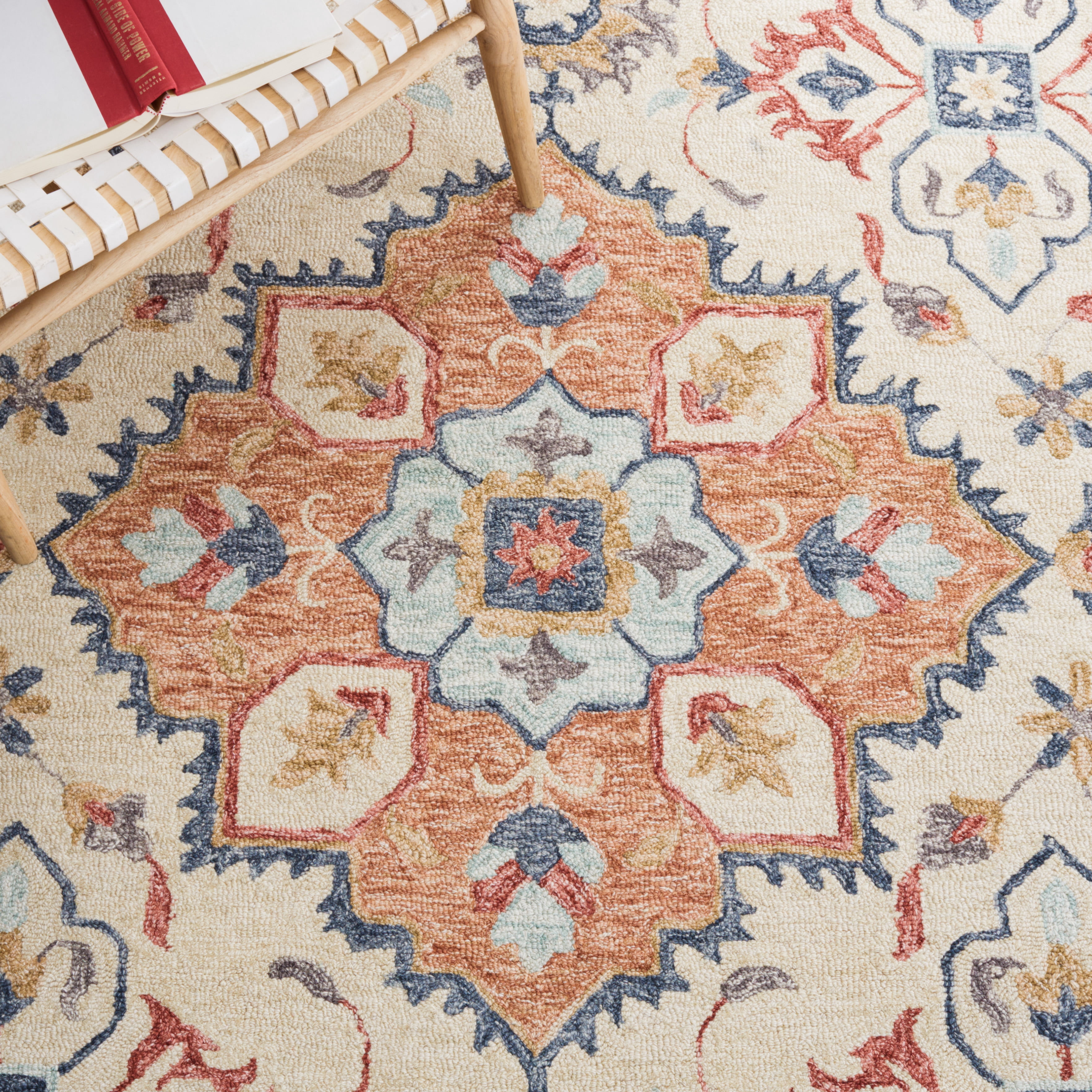 SAFAVIEH Metro Fernando Floral Area Rug, Beige/Rust, 6' x 6' Round
