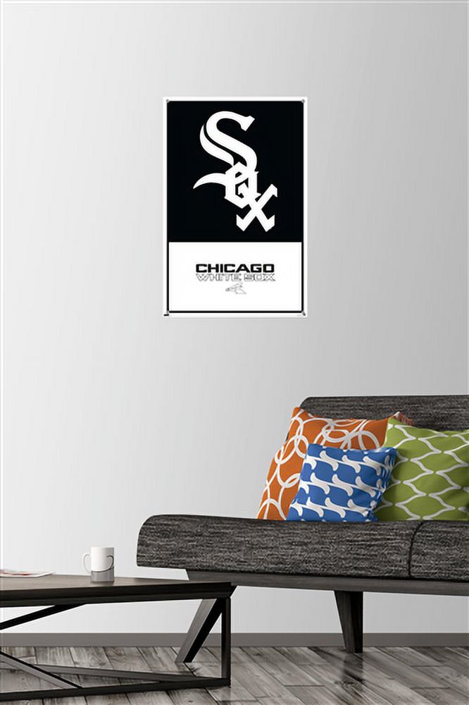MLB Chicago White Sox - Logo 22 Wall Poster with Push Pins, 14.725" x 22.375"
