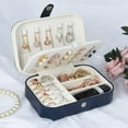 thumbnail image 4 of Joyero para mujer, pequeño organizador de viaje de cuero PU, caja de joyería portátil, caja de almacenamiento para anillos, pulseras, collares y aretes, 4 of 5