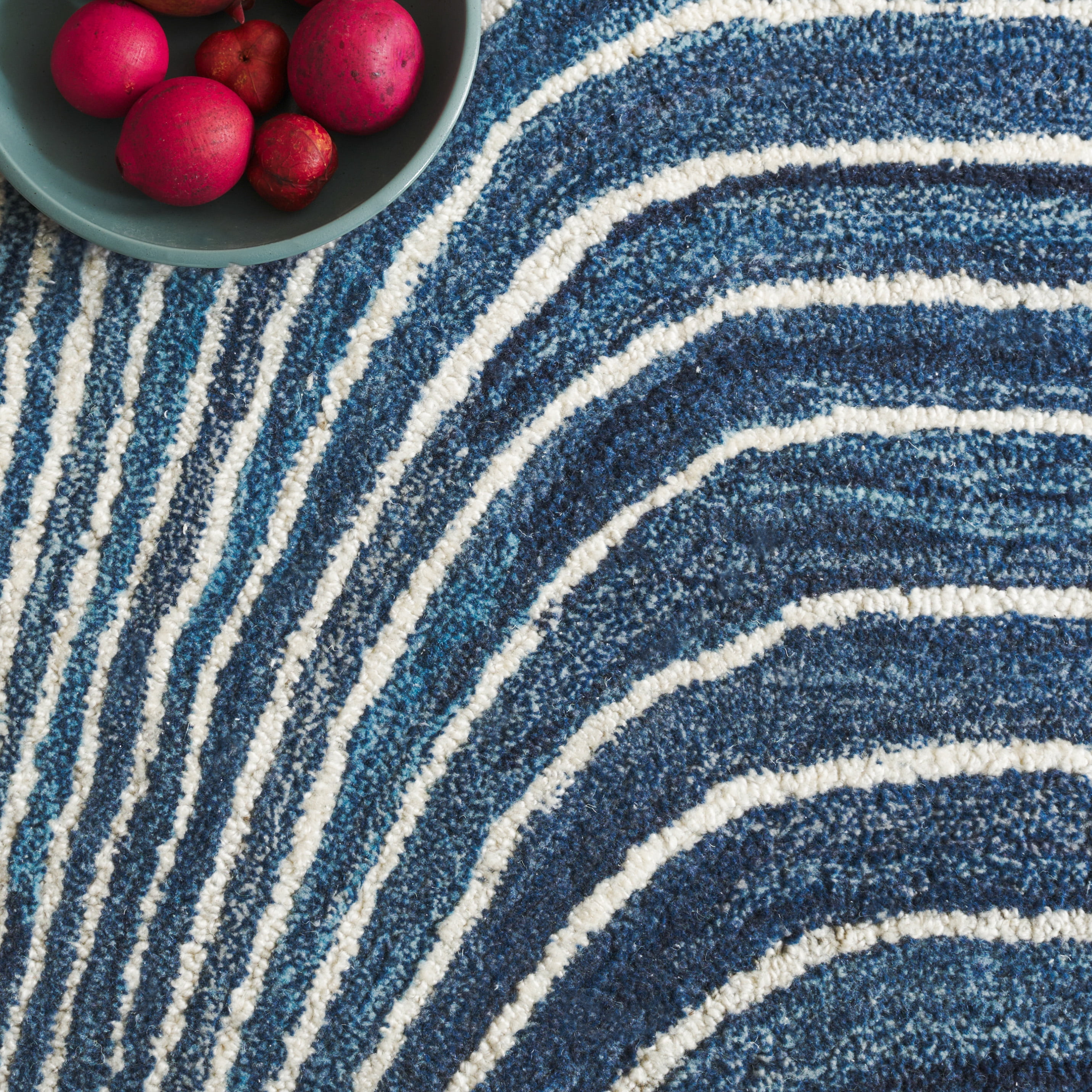 SAFAVIEH Abstract Clifton Abstract Area Rug, Blue/Ivory, 6' x 6' Round