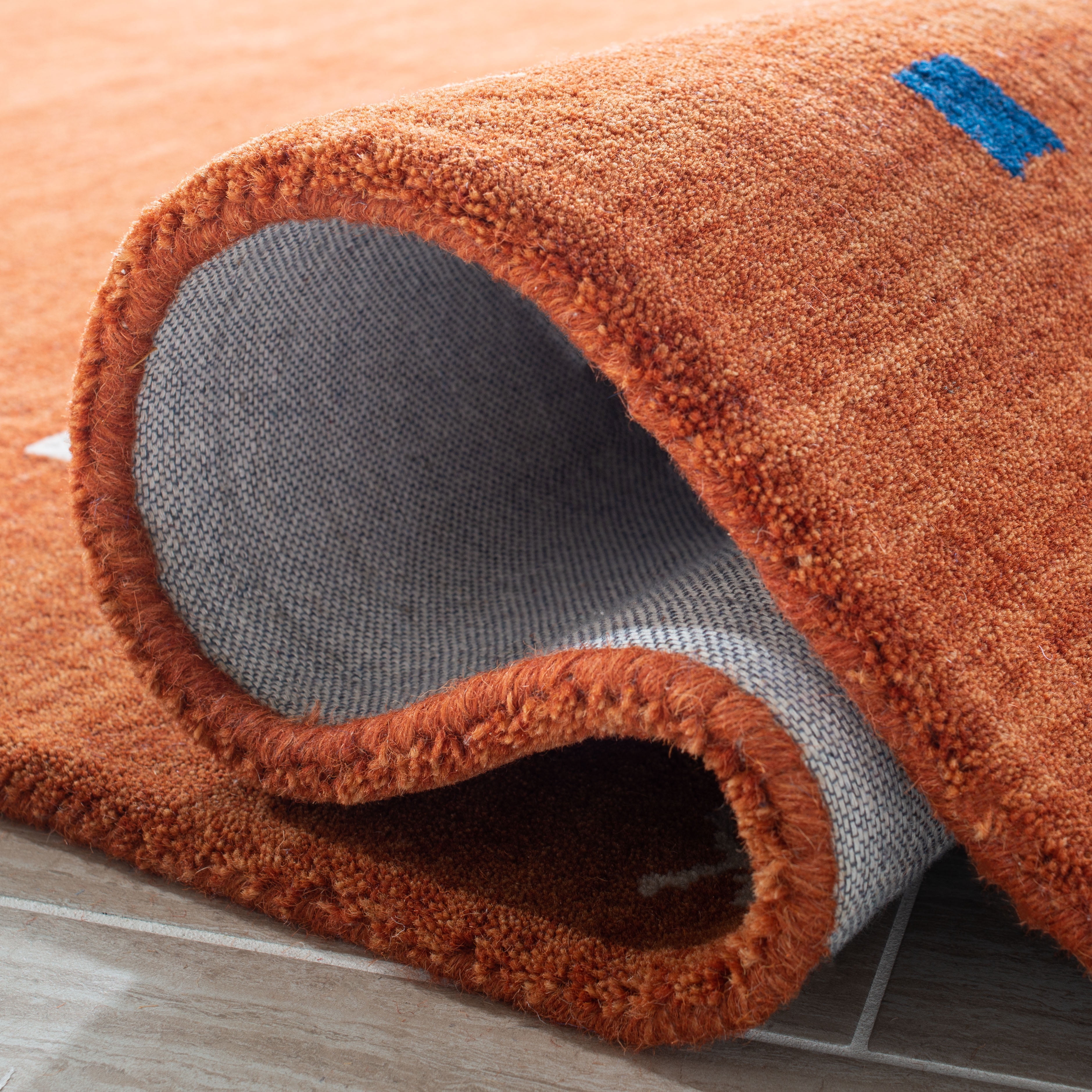 Safavieh Himalaya Charmaine Solid Wool Area Rug, Rust, 5' x 8'