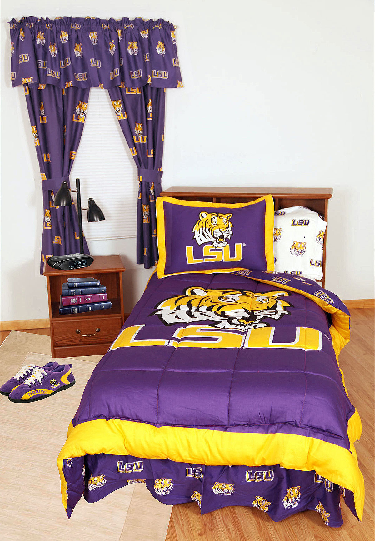 LSU Tigers 100% cotton, 4 piece sheet set - flat sheet, fitted sheet, 2 pillow cases, Full, White