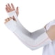 thumbnail image 4 of Mangas deportivas de medio dedo para actividades al aire libre, calentadores de brazos unisex con protección UV, color blanco M, 4 of 8
