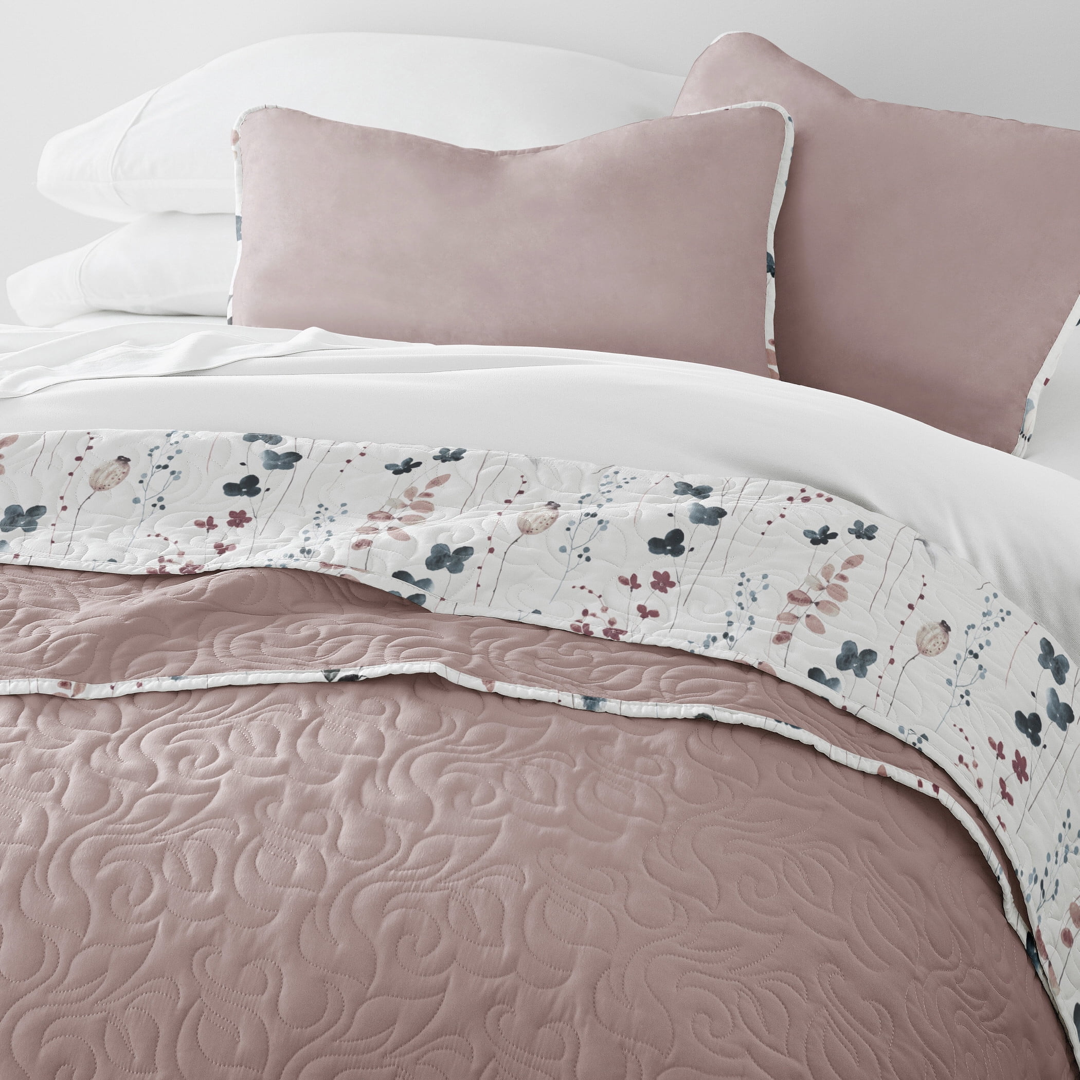 Lightweight Quilt Set Super Soft Wrinkle Resistant Quilted Coverlet Floral Patterns by Comfort Canopy