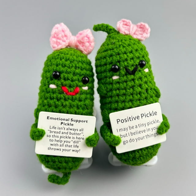 Homerr Lindo adorno de pepinillo de ganchillo Divertido adorno de pepino de punto Adorno de pepinillo de punto de ganchillo - Diseño de dibujos animados con palabras positivas, lindo e inspirador