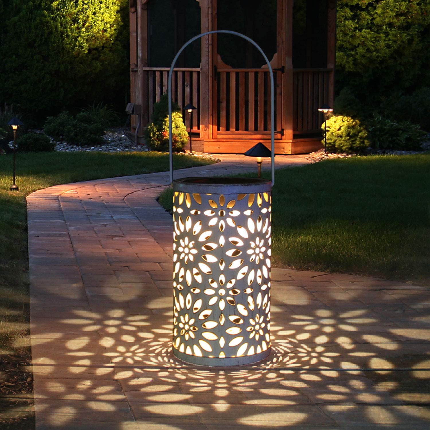 Moroccan Silhouette Forest Solar Table Lantern Uonlytech Solar Hanging Lantern Outdoor Hanging Light for Patio Courtyard Garden 2Pcs 