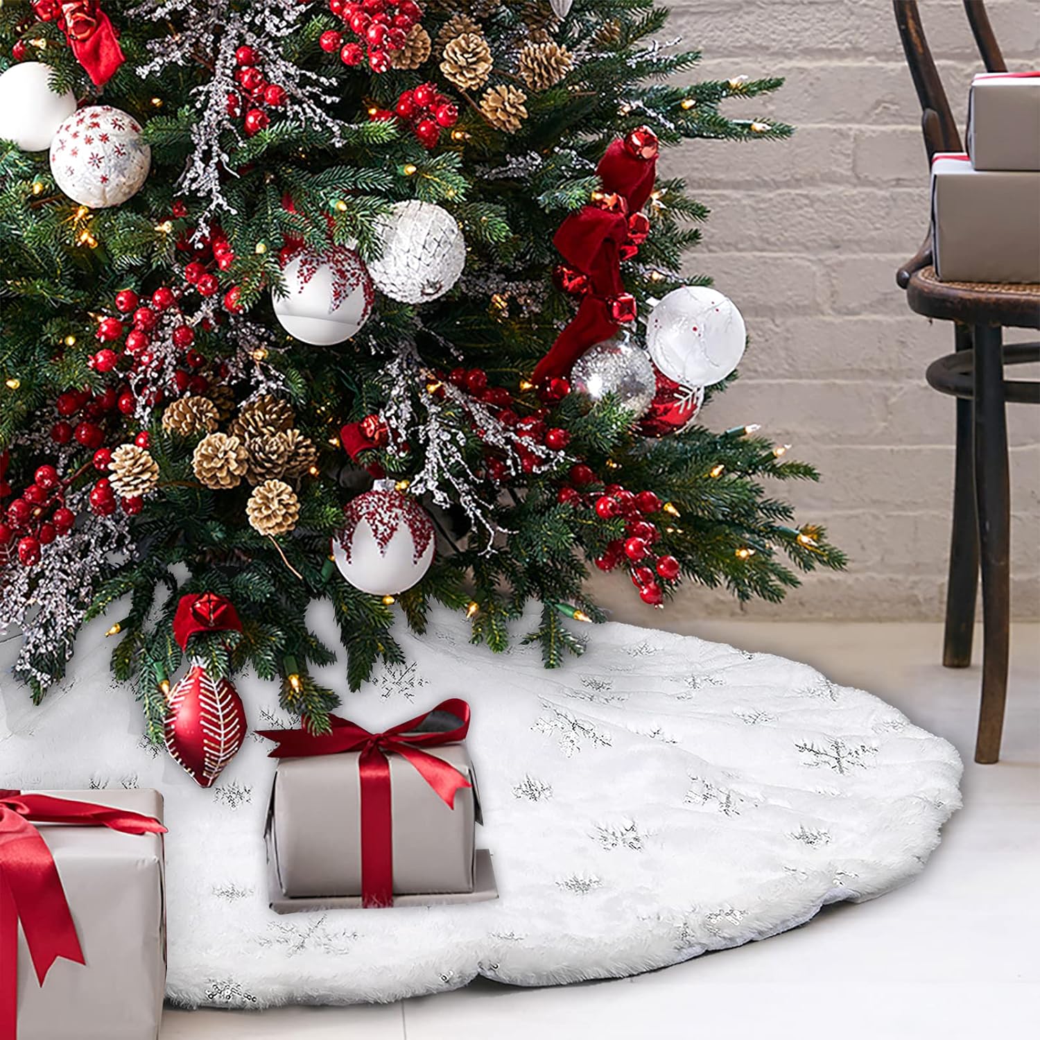 Ayieyill 48-Inch White Faux Fur Christmas Tree Skirt photo 4