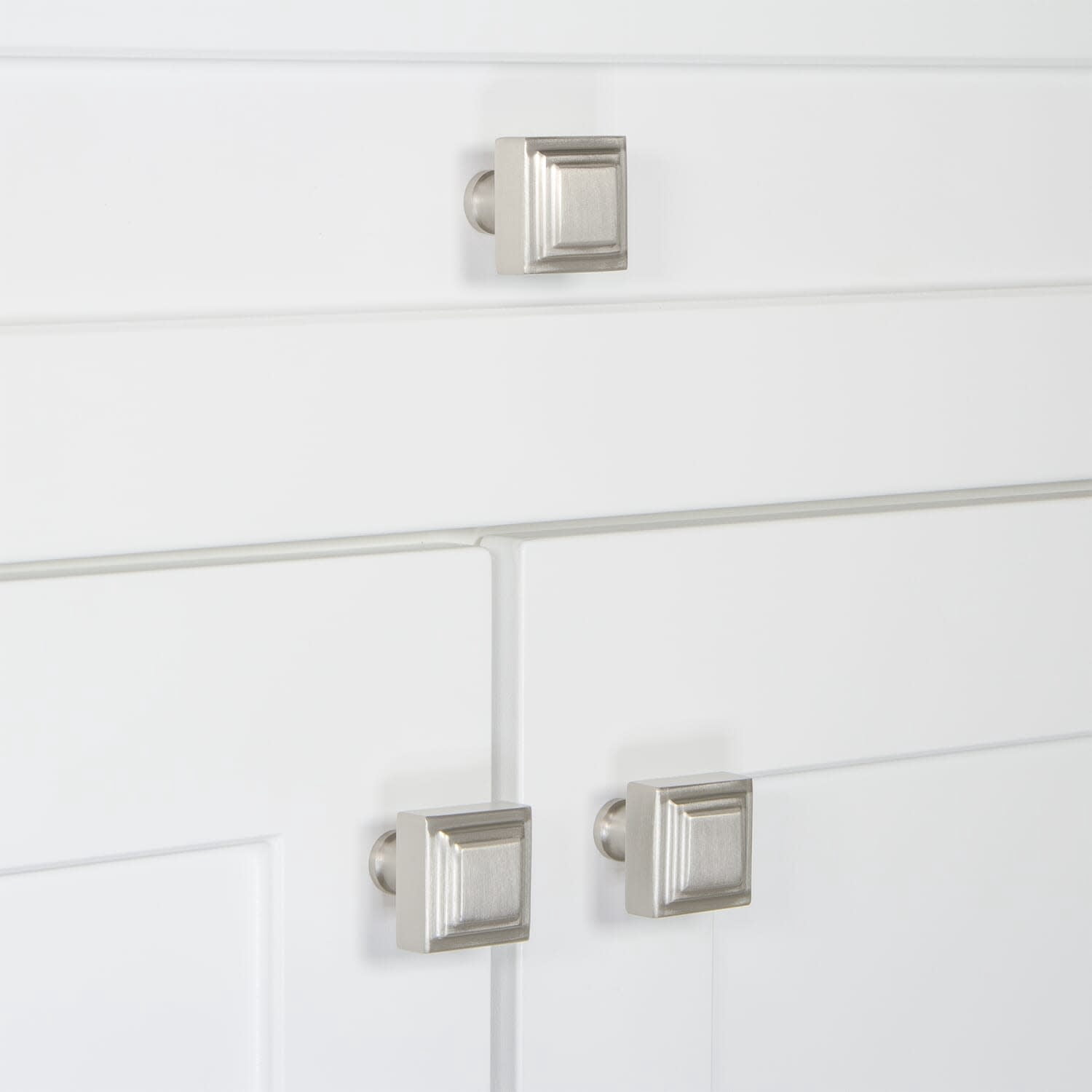 Grandeur 853407 Carre 1-1/4” Solid Brass Square Cabinet Knob - Brass