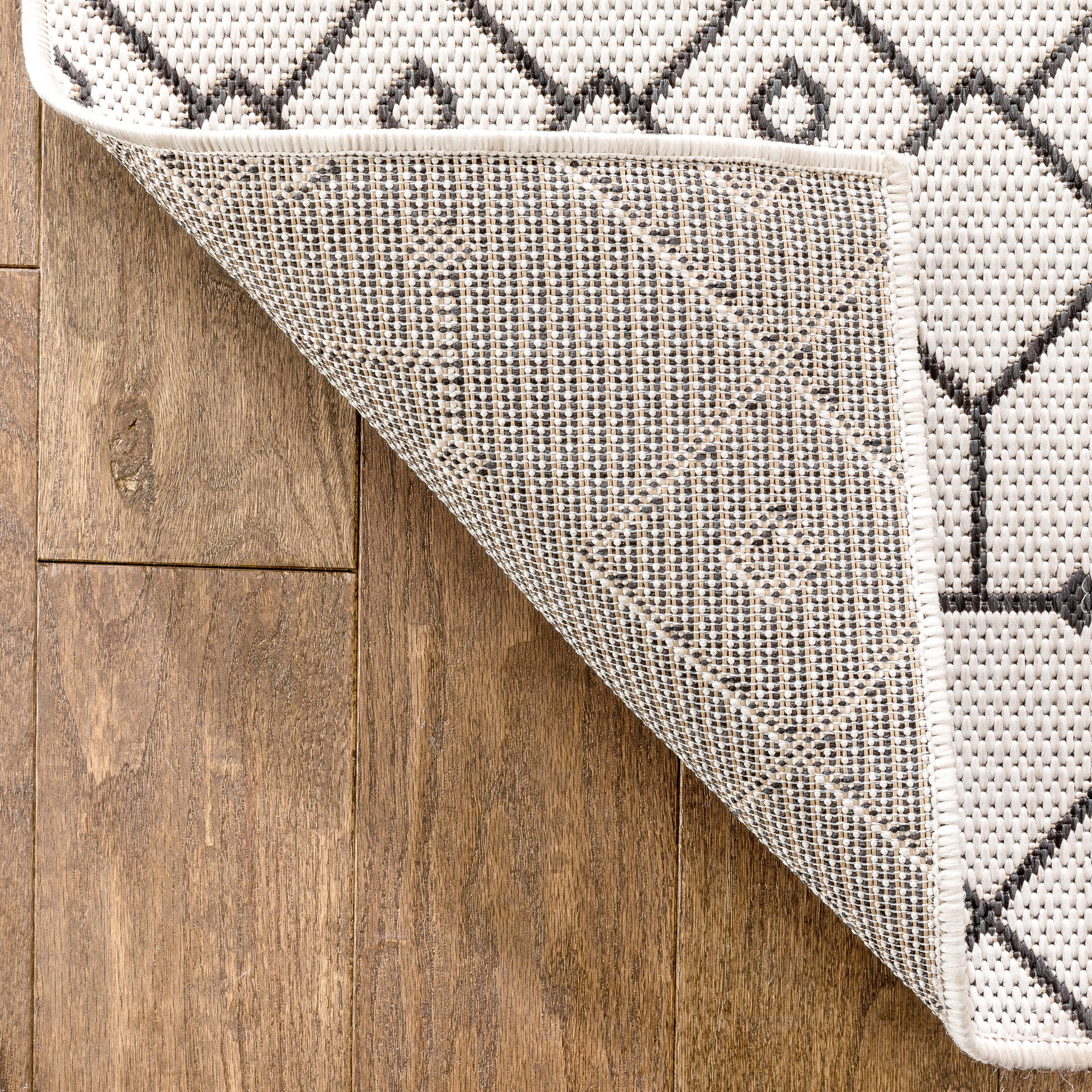 Well Woven 5' x 7' Light Gray Outdoor Rug