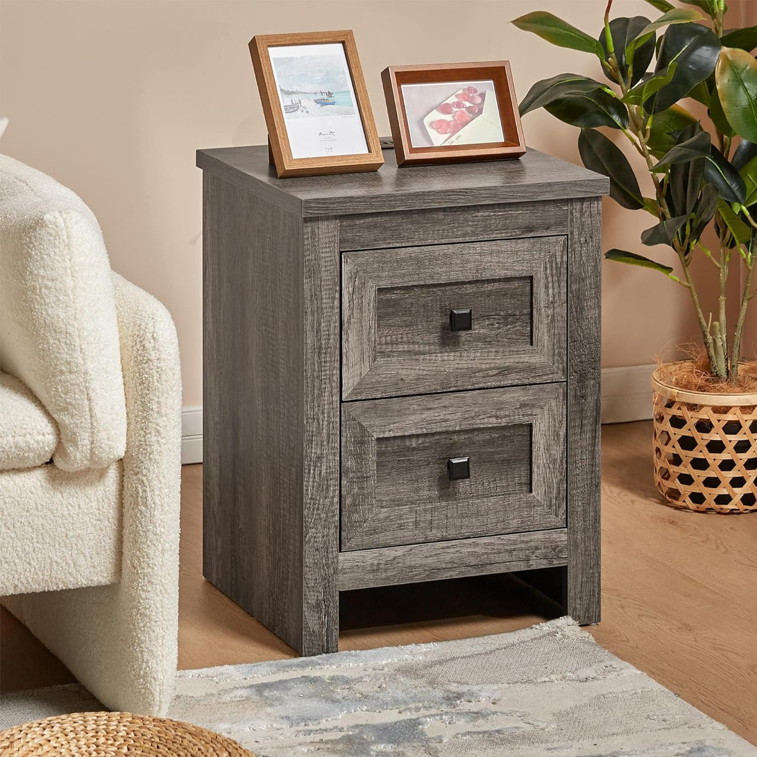 Merluxy Nightstand Set of 2 with Charging Station, Farmhouse Wood Bedside Table Rustic Grey