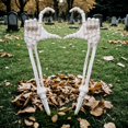 thumbnail image 1 of Pose de amor para decorar las estaciones de Halloween con forma de esqueleto, 1 of 6