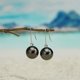 thumbnail image 3 of Pendientes colgantes de perlas negras de Tahití, 9-10 mm Pendientes colgantes con gancho para oreja de perlas negras cultivadas de agua salada genuinas de Tahití con diamante real y oro de 18 quilate, 3 of 5