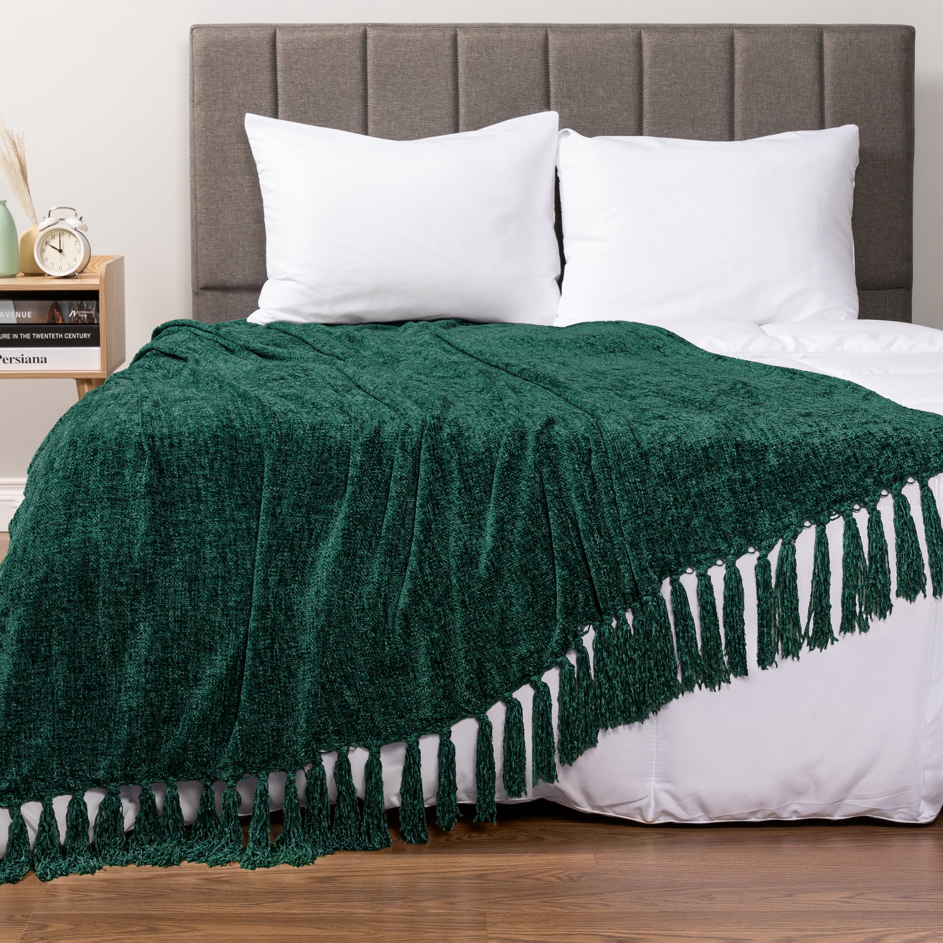 PAVILIA Emerald Green Chenille Throw Blanket for Couch, Soft Forest Green Knit Blanket with Tassel Fringe, Woven Chenille Knitted Decorative Blanket for Sofa Bed Living Room, Decor Gift, 50x60