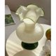 thumbnail image 5 of Jarrón de vidrio con borde ondulado, estilo vintage, for decoración del hogar, flores frescas y secas., 5 of 9