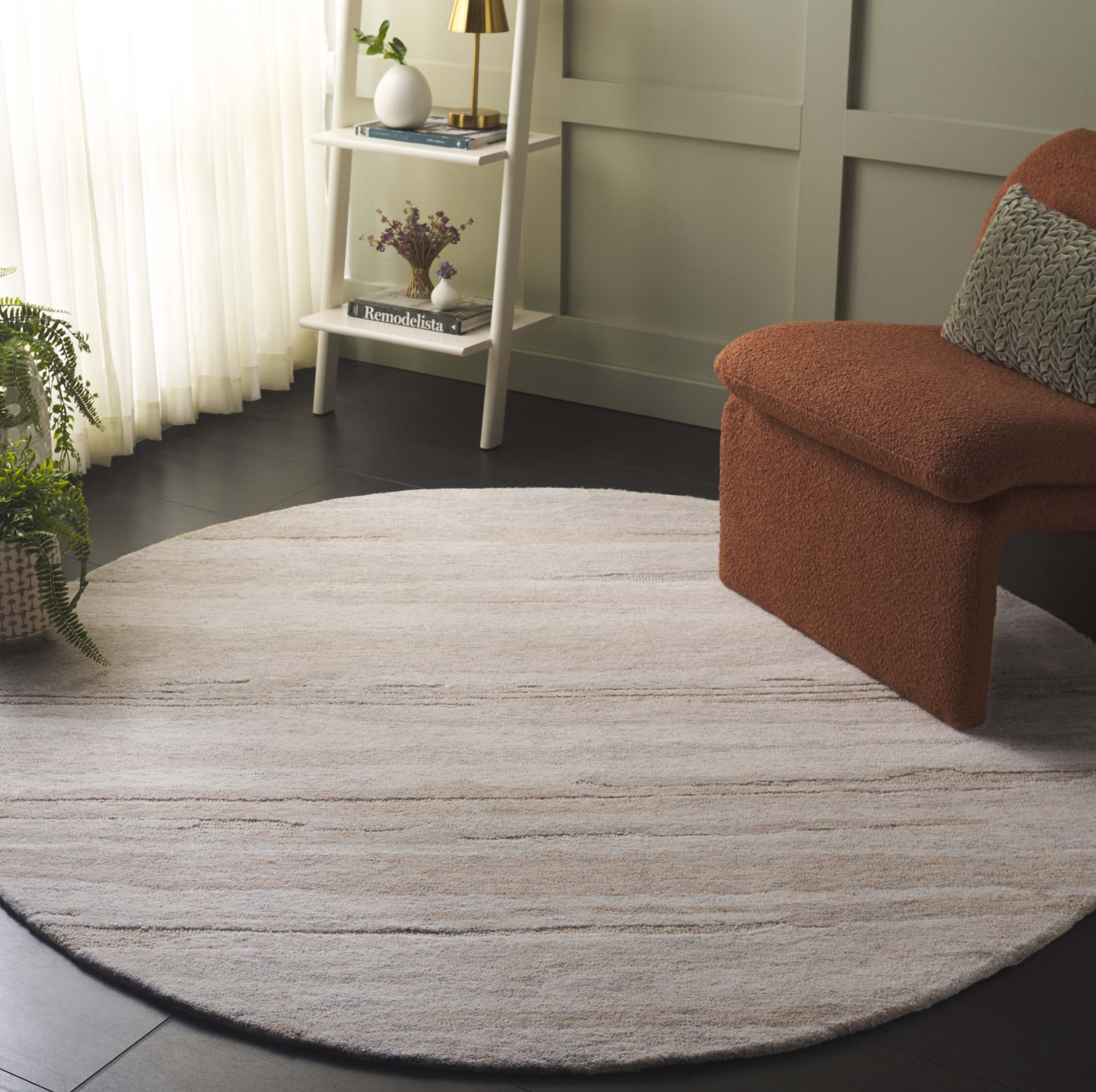 SAFAVIEH Ebony Makayla Distressed Area Rug, Gray/Rust, 6' x 6' Round