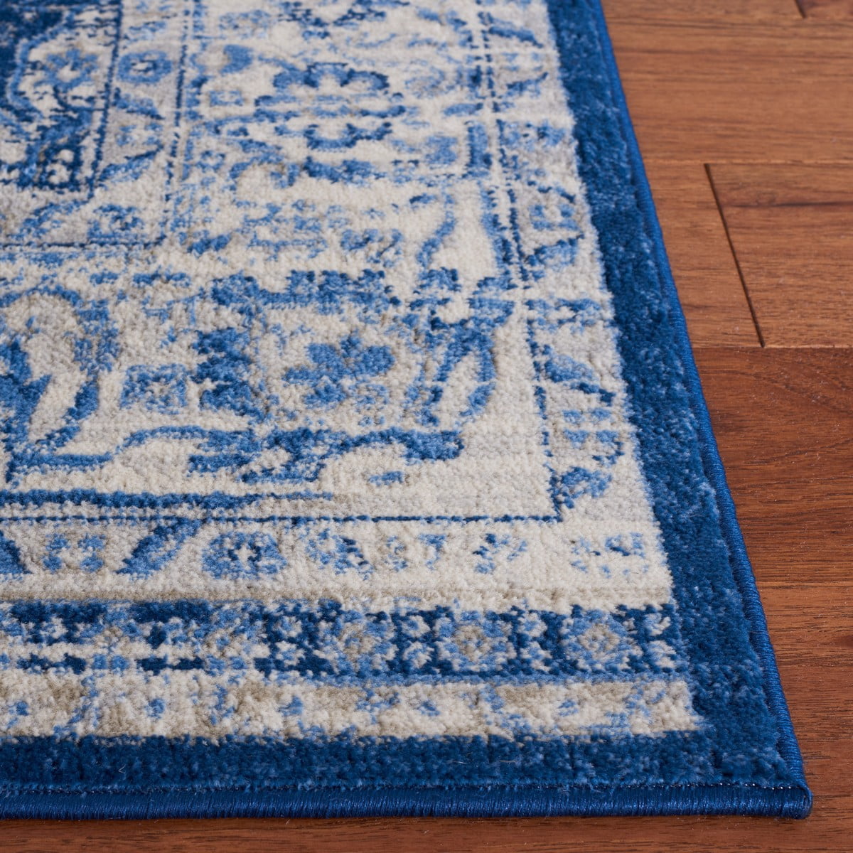 SAFAVIEH Brentwood Conchur Oriental Area Rug, 4' x 6', Ivory/Navy