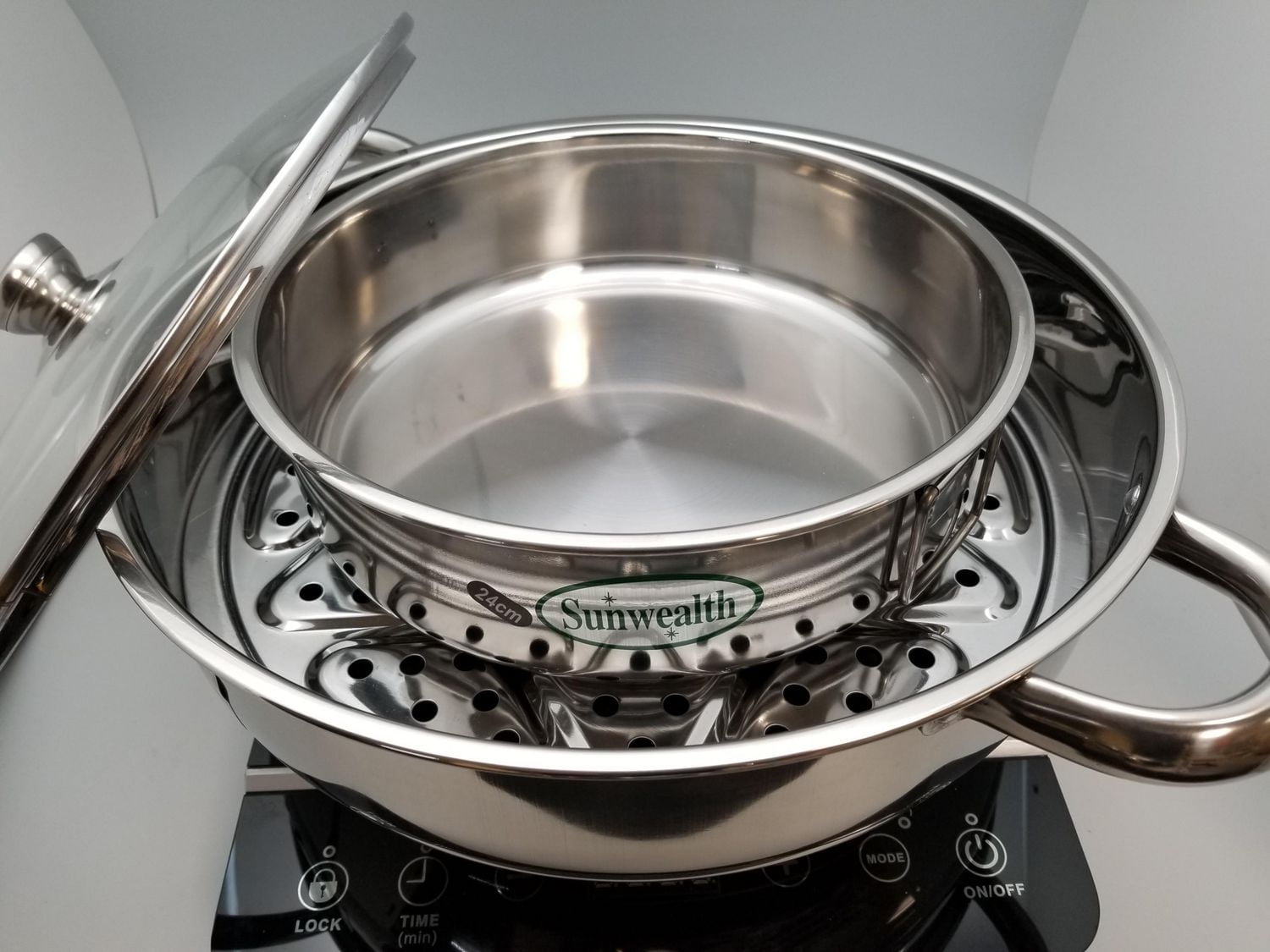Sunwealth Stainless Steel Steamer 34cm with Glass Lid and removable steaming rack.