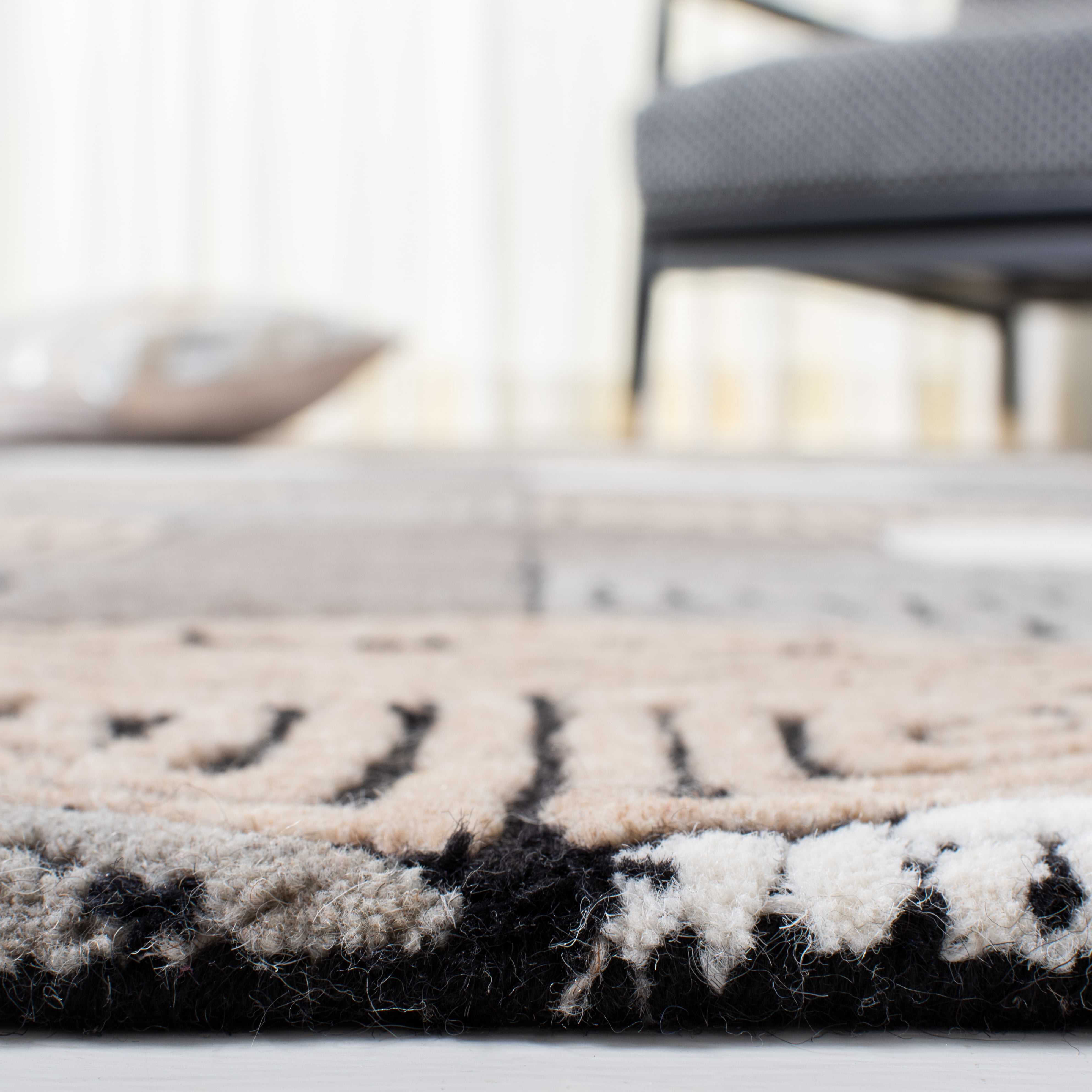 SAFAVIEH Fifth Avenue Dedan Geometric Wool Area Rug, Ivory/Grey, 6' x 9'