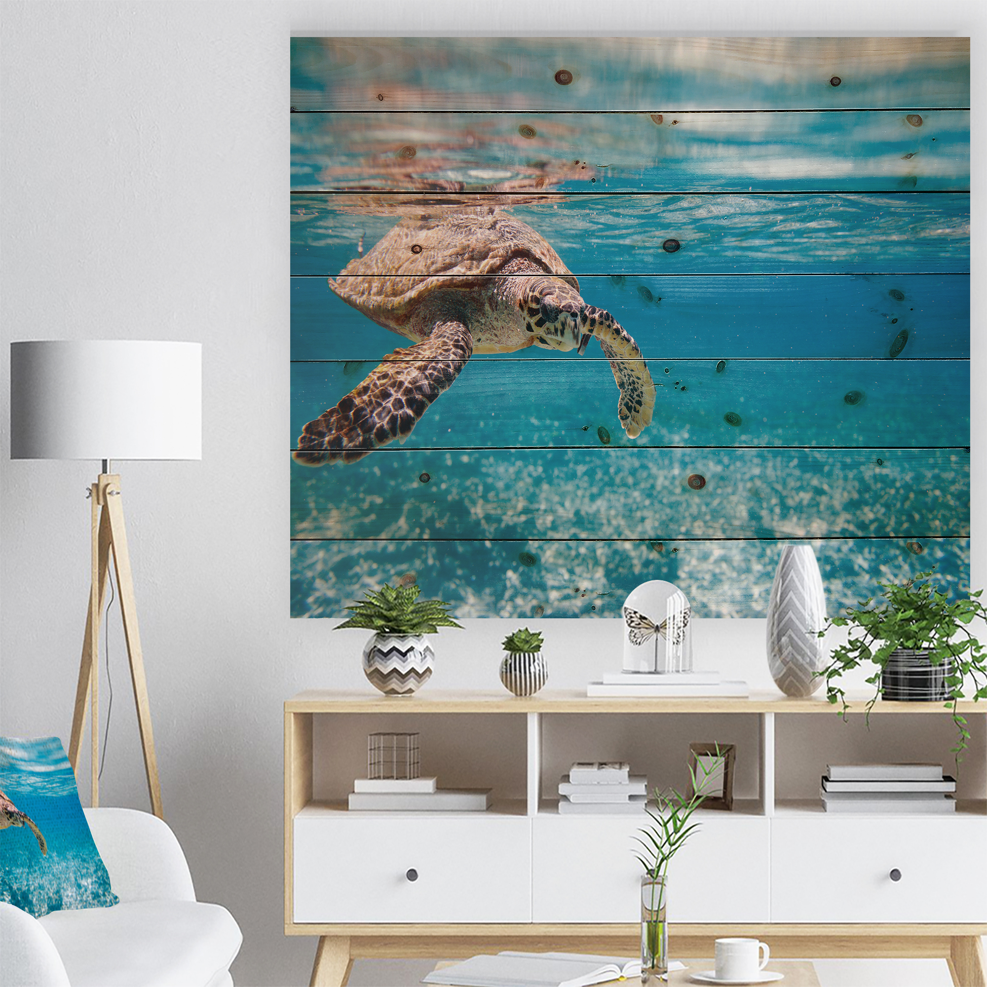 Designart 'Large Hawksbill Sea Turtle ' Animal Print on Natural Pine Wood