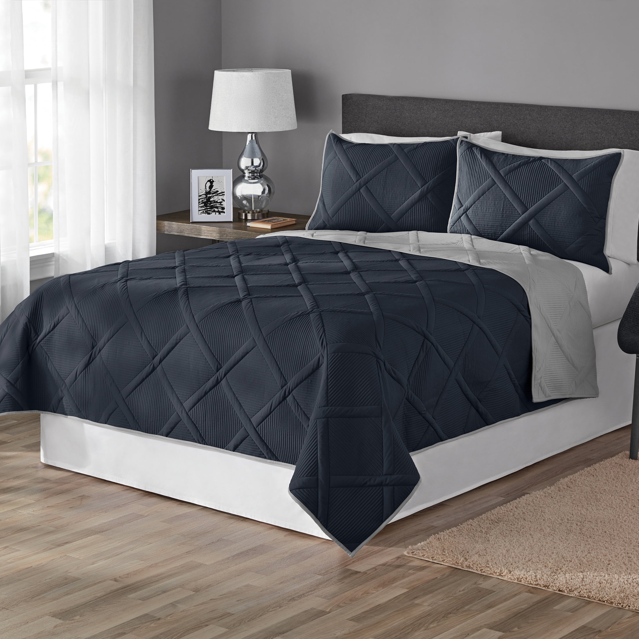 Mainstays Diamond Grey Argyle Polyester Quilt, Full/Queen, Reversible