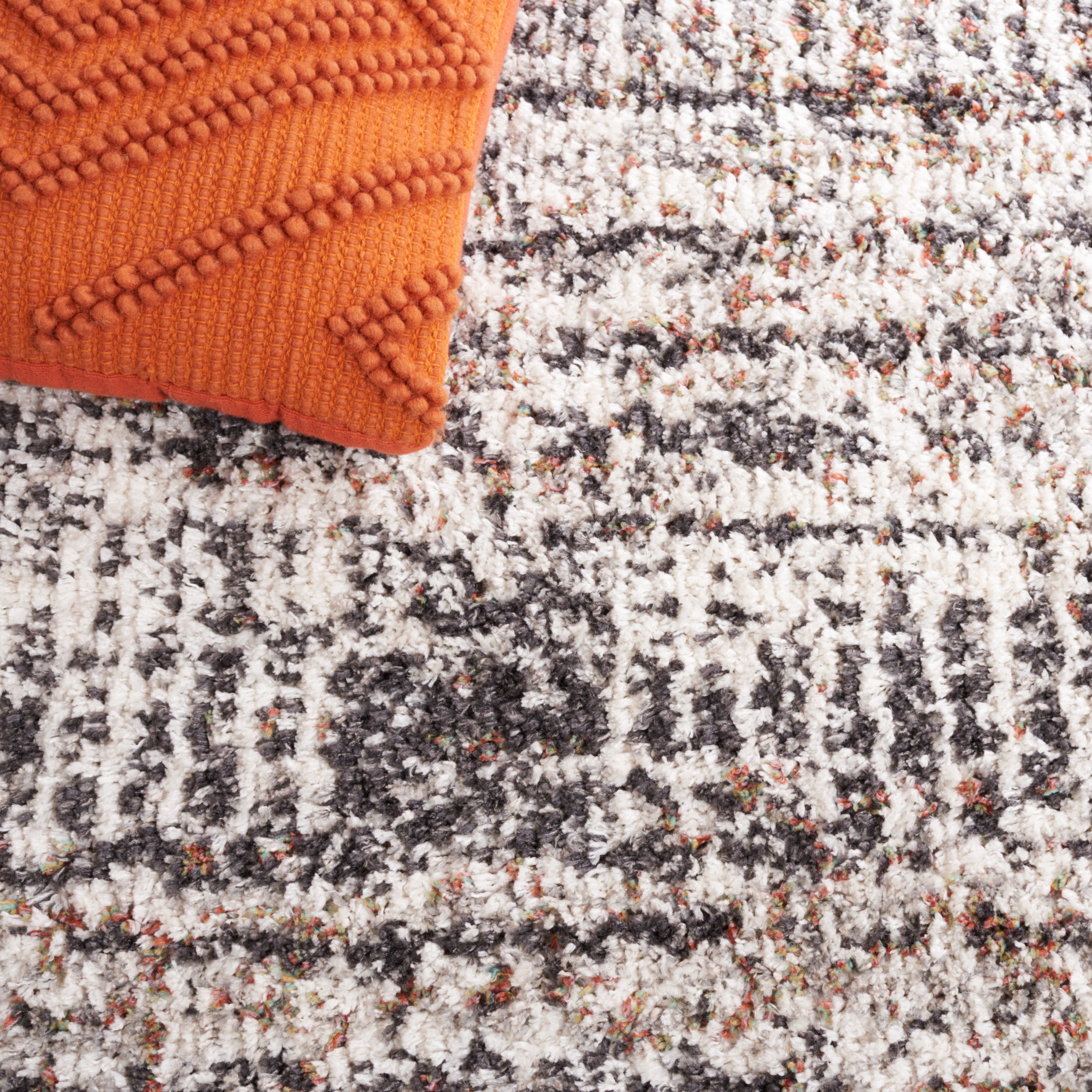 SAFAVIEH Jericho Rowan Striped Polyester Shag Area Rug, Black/Rust, 5'3" x 5'3" Round
