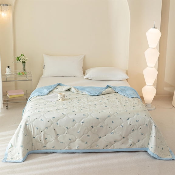 AZXY Summer Quilt, Full/Queen Size Blue Bow Print Cooling Quilt, 70.87x78.74 in, Lightweight Breathable Washable All Season Bedspread Coverlet