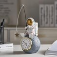 thumbnail image 3 of Reloj WEIHJMXG con figura de astronauta para escritorio y estante funciona con pilas, 3 of 5