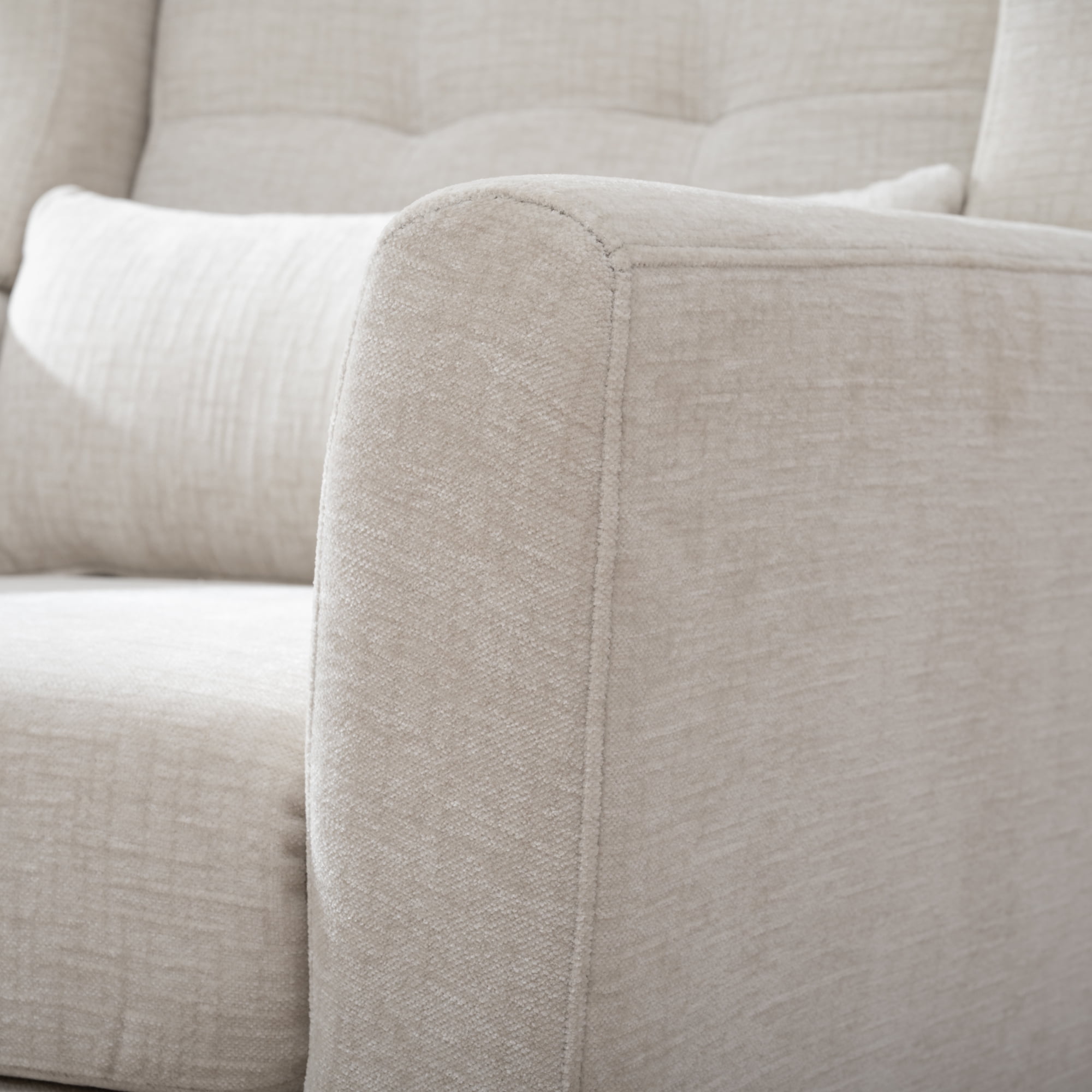 Leumius Modern Accent Chair with Solid Wood Leg, Chenille Armchair with Pillow, Comfy Soft Padded Lounge Chair for Small Space, Bedroom, Living Room Beige