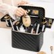 thumbnail image 5 of Neceser de viaje multifunción con espejo, portátil, con 4 bandejas plegables para cosméticos, brochas de maquillaje, artículos de tocador y joyas., 5 of 7