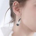 thumbnail image 4 of pares de pendientes creativos y únicos con forma de burbuja Boba Tea Dingle, divertidos pendientes personalizados con forma de bebida de té con leche, divertidos pendientes con forma de botella de vi, 4 of 5