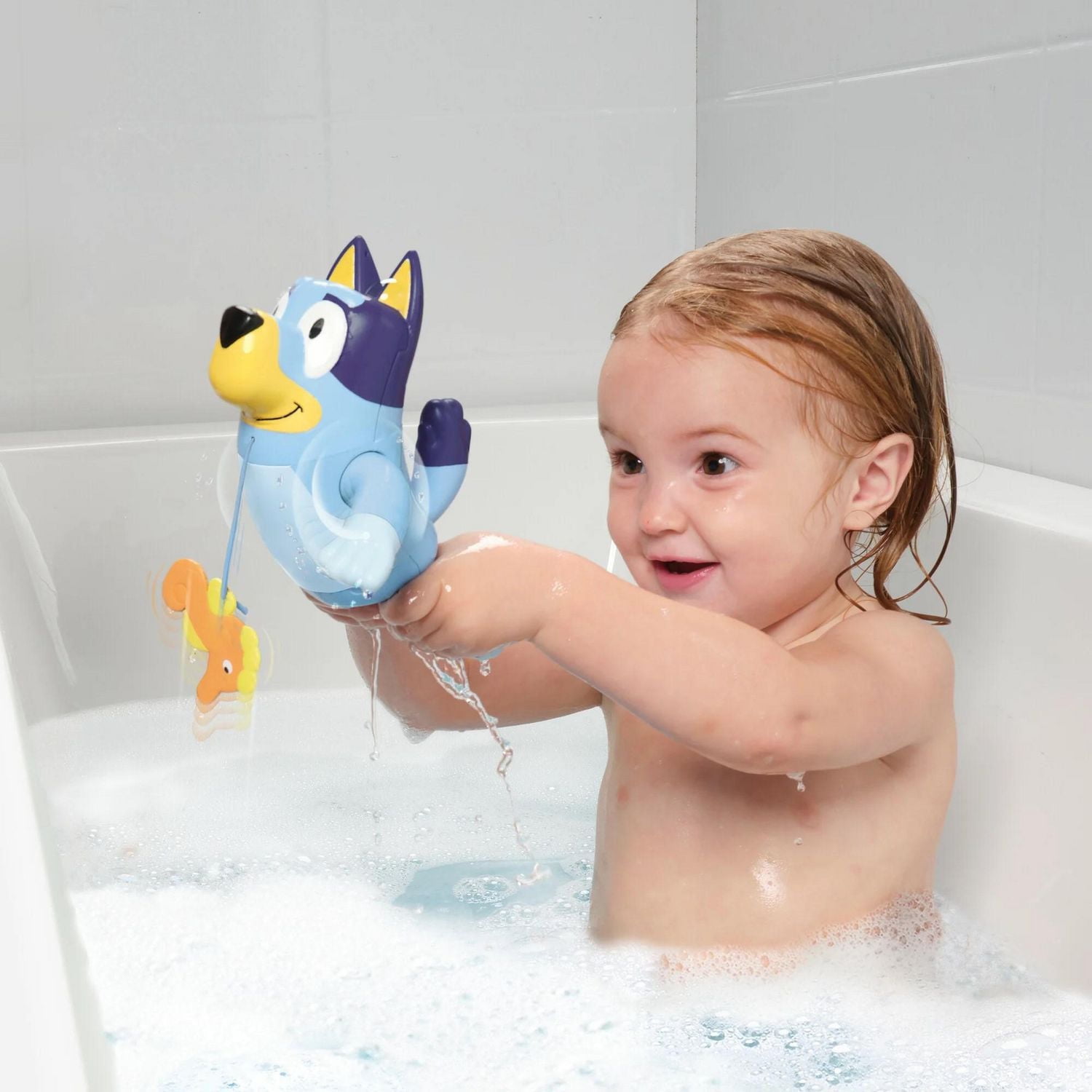 TOMY Toomies Swimming Bluey – Bluey Bath Toy with Seahorse – Water Toy for Tub or Pool that Swims on Back or Front – Suitable From 18 Months, 18 months and up