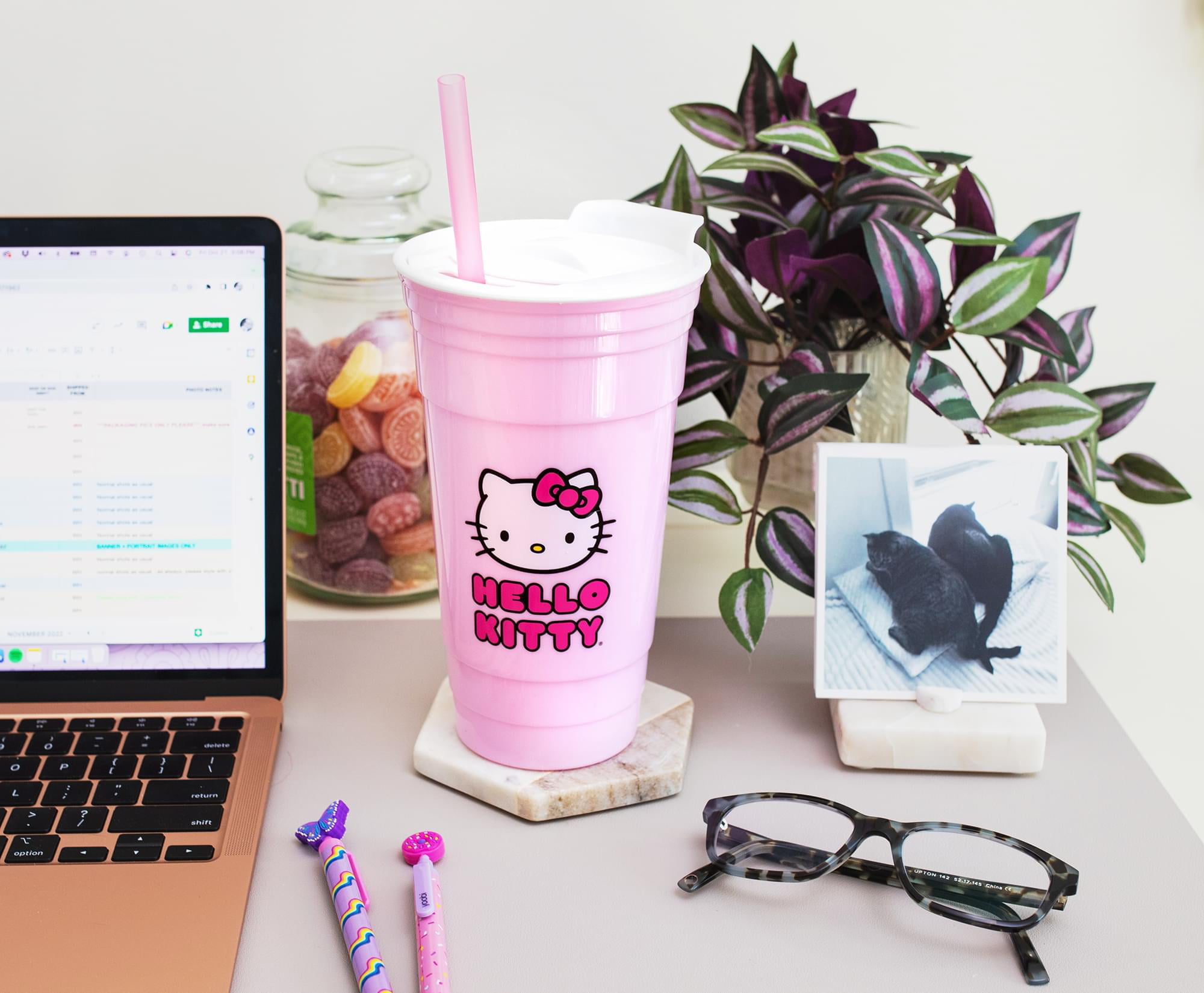 Everyday Delights Sanrio Hello Kitty Tumbler with Cover & Straw  600ml, Pink: Tumblers & Water Glasses