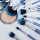 thumbnail image 4 of Juego de 10 brochas de maquillaje con degradado azul y negro de Professional Beauty Tools con estuche de transporte, 4 of 5