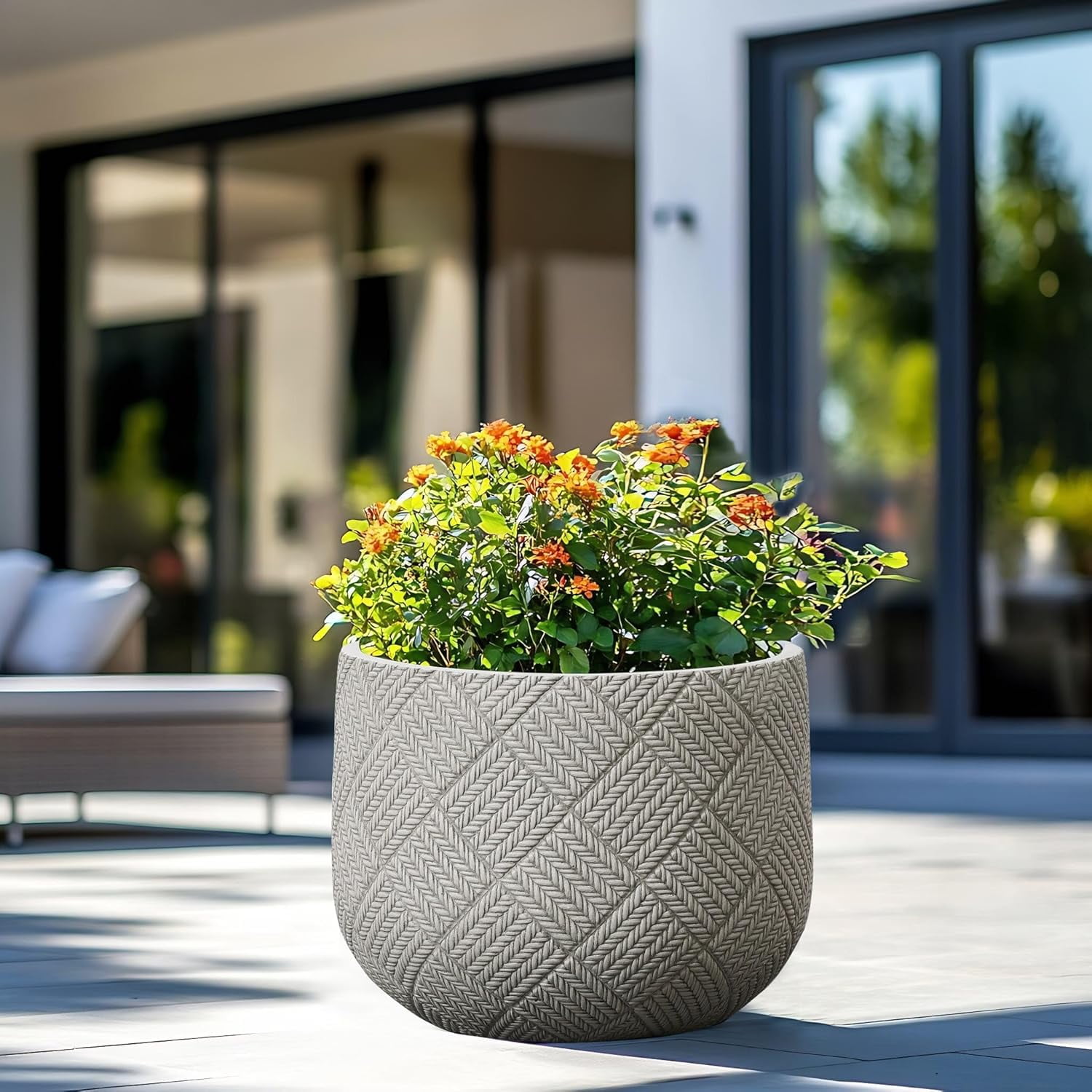LuxenHome 14-Inch Dia Round Concrete Planters, Large Outdoor Indoor Decorative  Pots with Drainage Holes and Rubber Plug, Modern Gray Glen Woven Pattern Flower Pot Planters for Home Garden Patio
