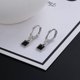 thumbnail image 2 of Pendientes blancos, cristales negros, pendiente de diamantes negros chapados en oro, 2 of 5