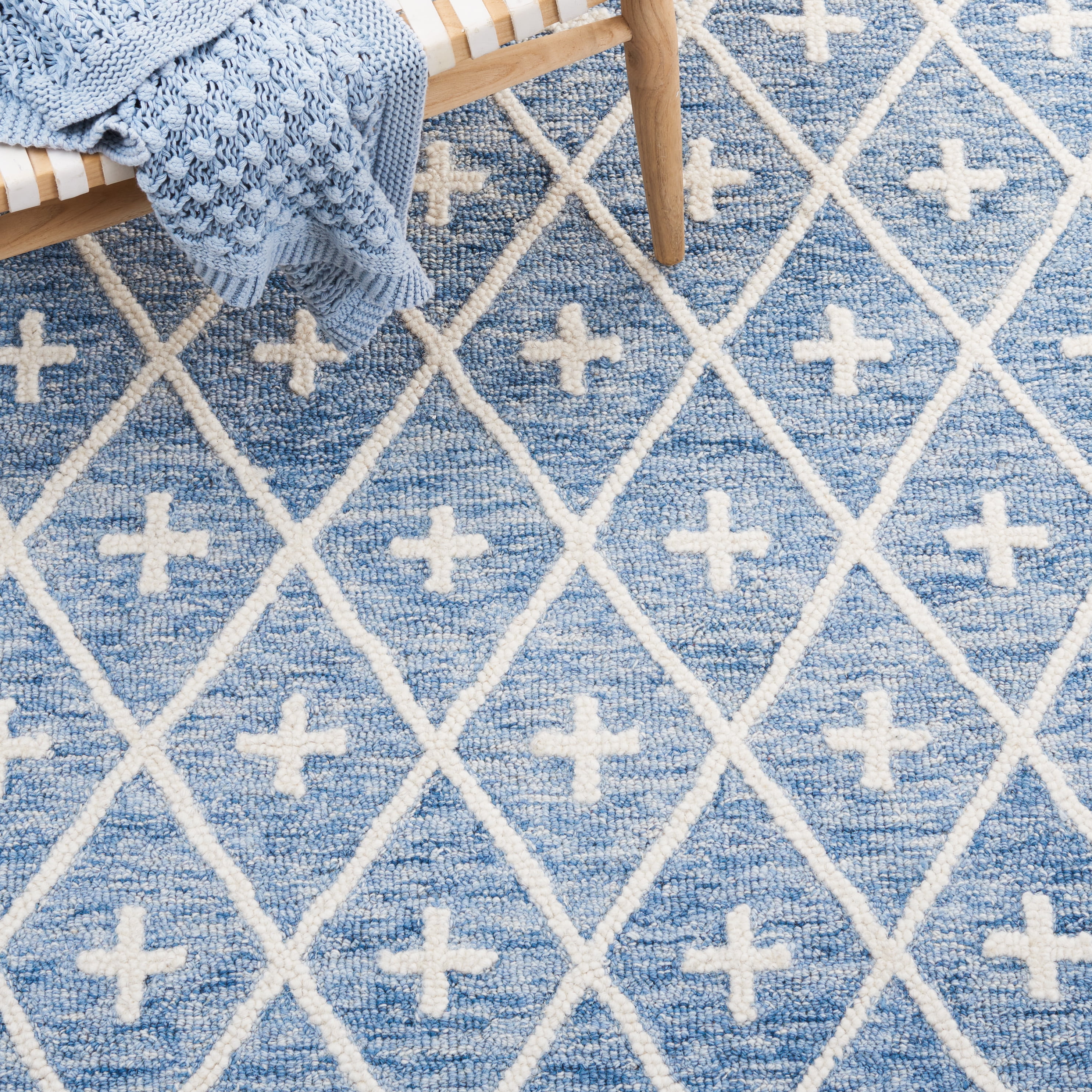 SAFAVIEH Metro Fletcher Medallion Runner Rug, Blue/Ivory, 2' x 9'