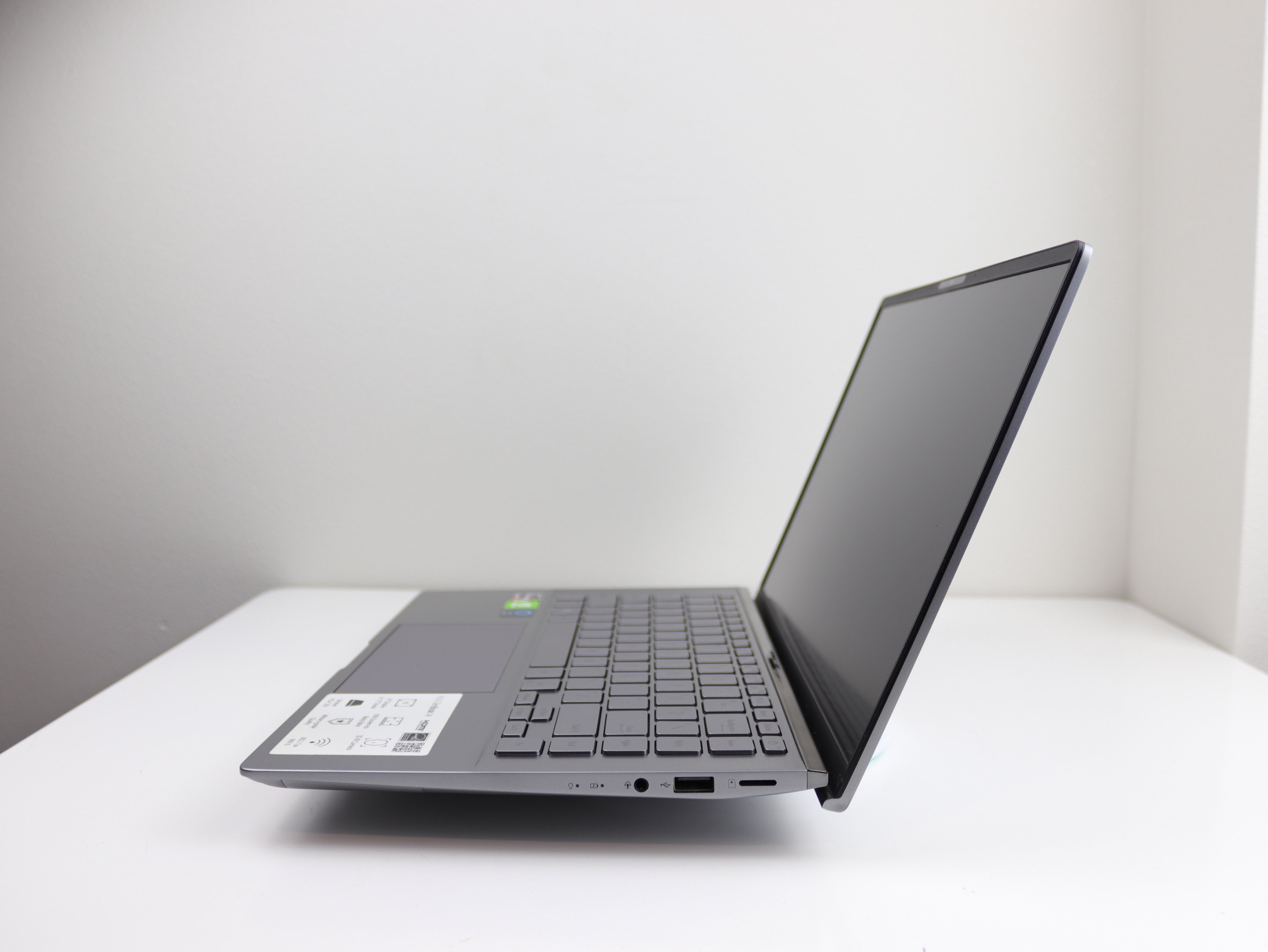 ASUS Zenbook UX434IQ 14" Laptop Ryzen 5 4500U 8GB RAM 256GB SSD NVIDIA MX350