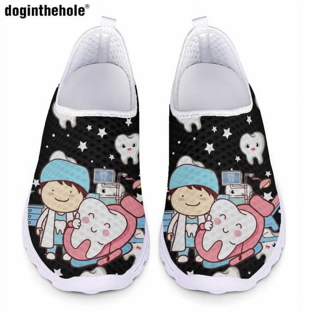 Zapatos de enfermería con estampado de enfermera dental de dibujos animados de Doginthehole, nuevos zapatos planos casuales cómodos para mujer, zapatos de malla transpirables de verano sin cordones