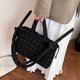 thumbnail image 4 of Bolso Hombro Mano Acolchado para Mujer Con Asa Superior Cierre Magnético, 4 of 9