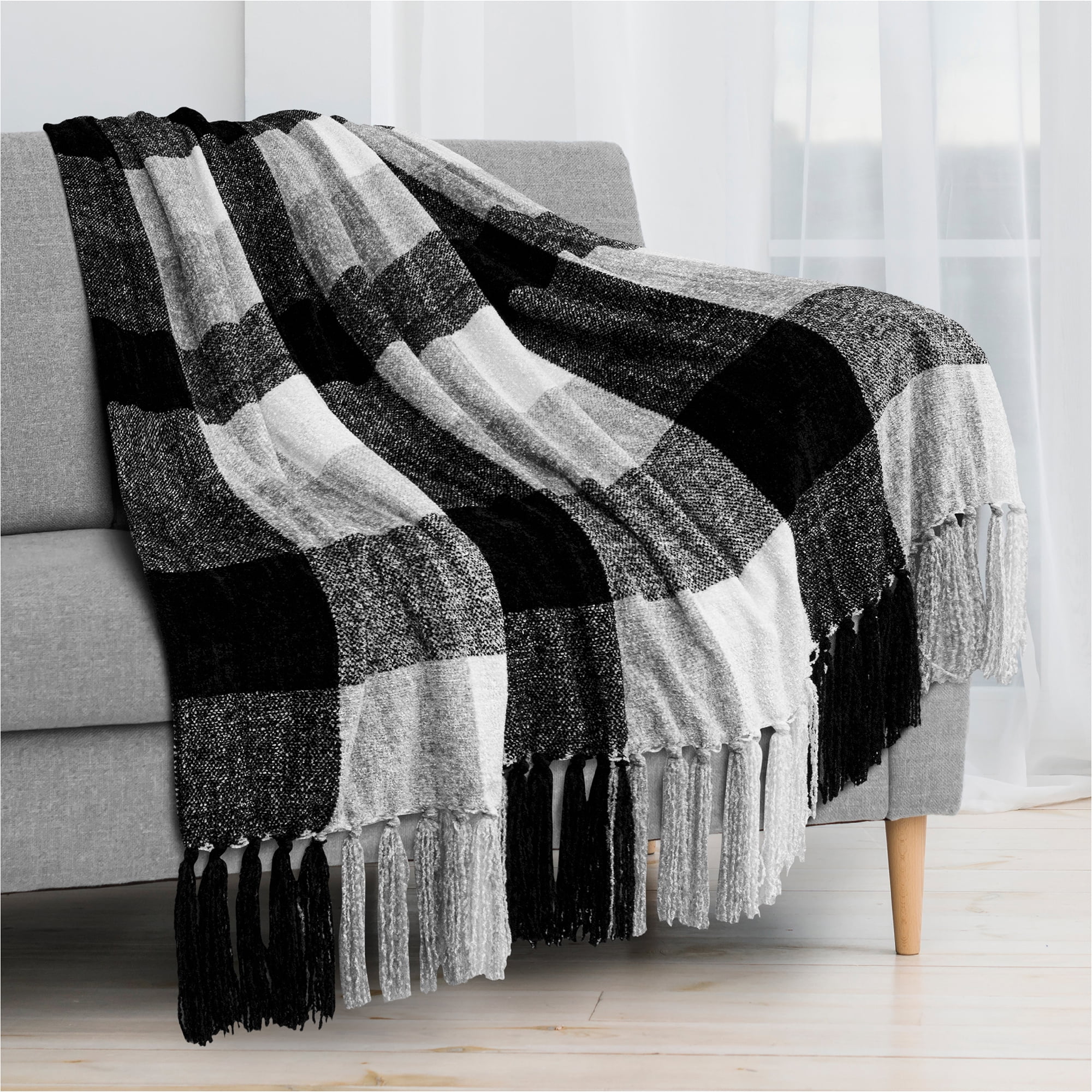PAVILIA Buffalo Plaid Chenille Throw Blanket Velvety Texture Tassel