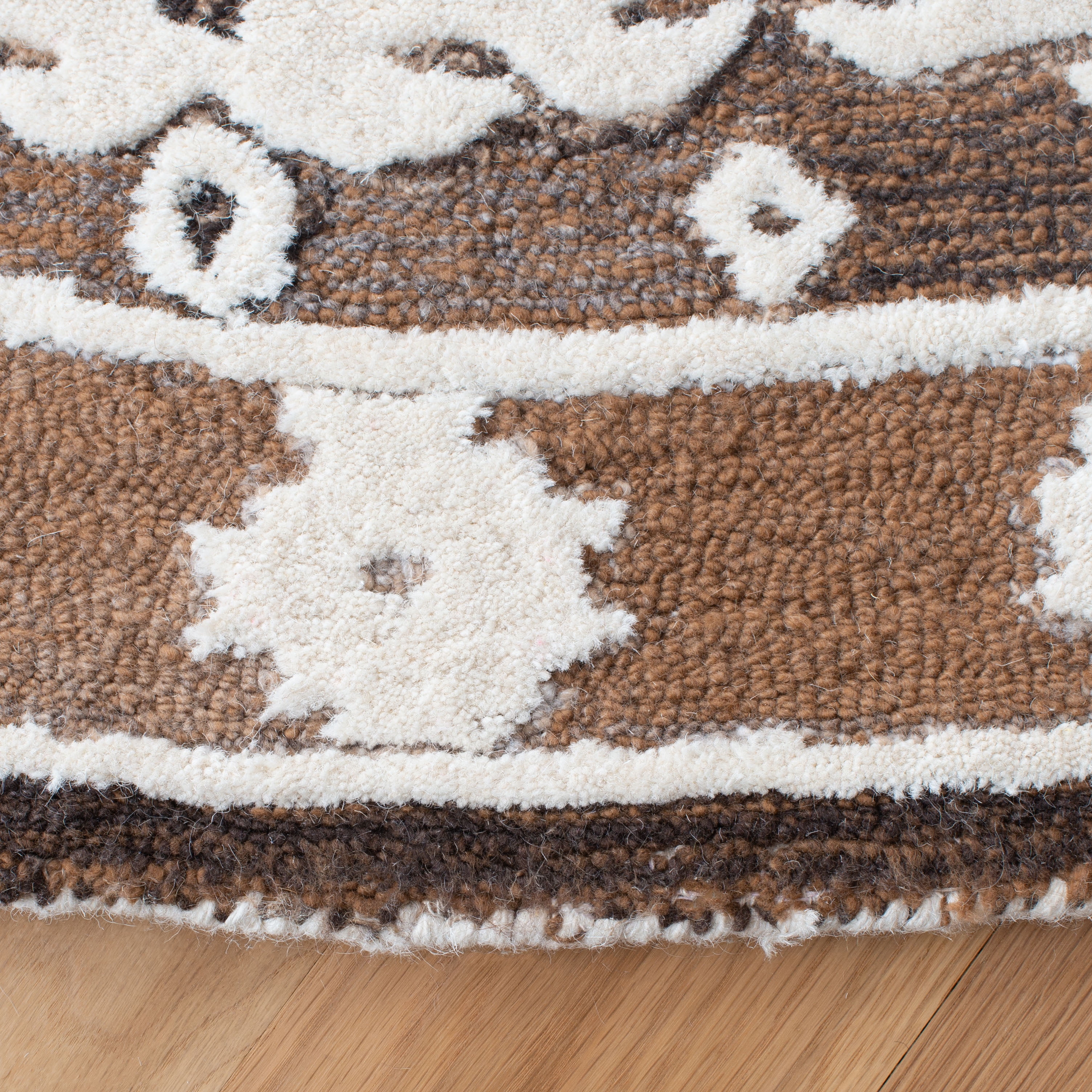 SAFAVIEH Aspen Kerry Geometric Area Rug, Ivory/Light Brown, 7' x 7' Round
